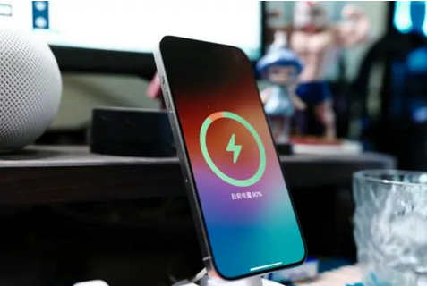 桐城苹果15换屏服务分享用什么充电器给iPhone15充电更好 